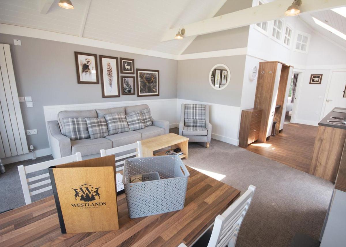 Westlands Country Park Hotel Анан Екстериор снимка