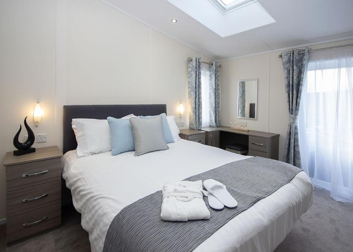 Westlands Country Park Hotel Анан Екстериор снимка