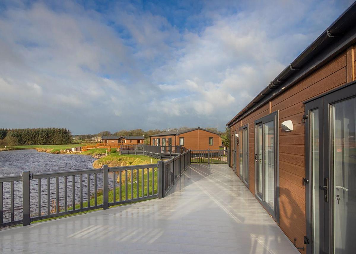 Westlands Country Park Hotel Анан Екстериор снимка