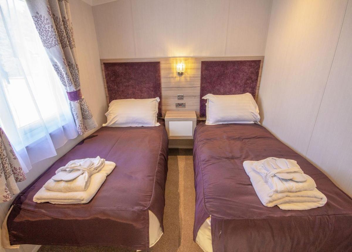 Westlands Country Park Hotel Анан Екстериор снимка