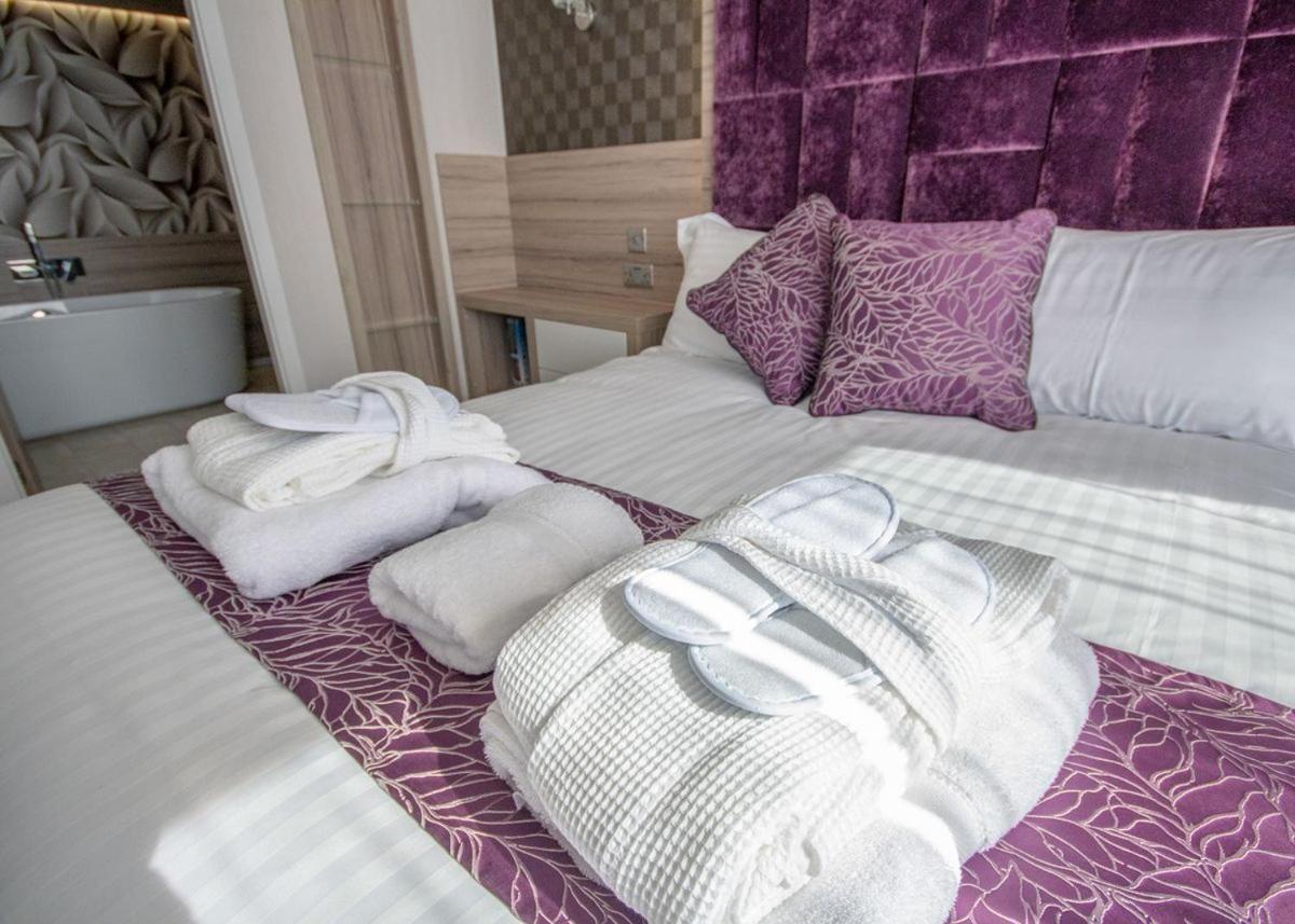 Westlands Country Park Hotel Анан Екстериор снимка