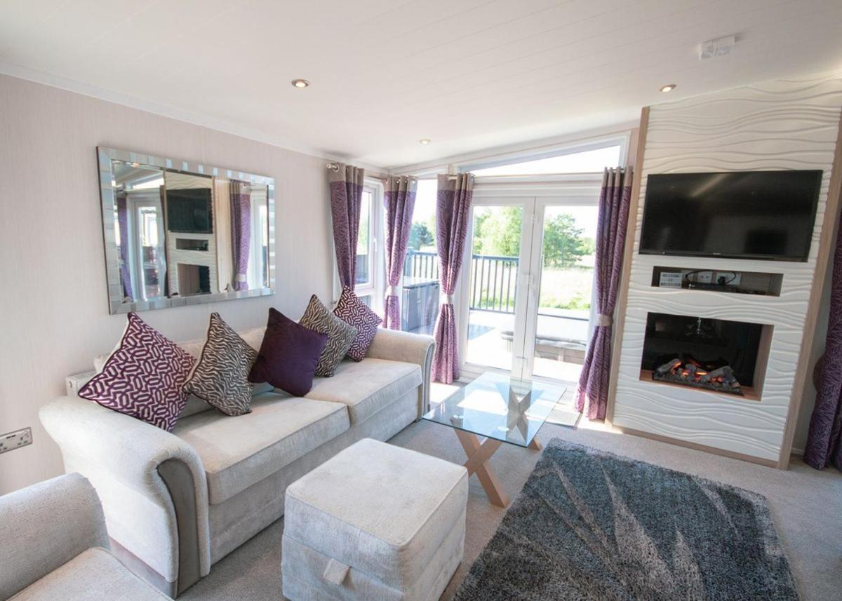Westlands Country Park Hotel Анан Екстериор снимка