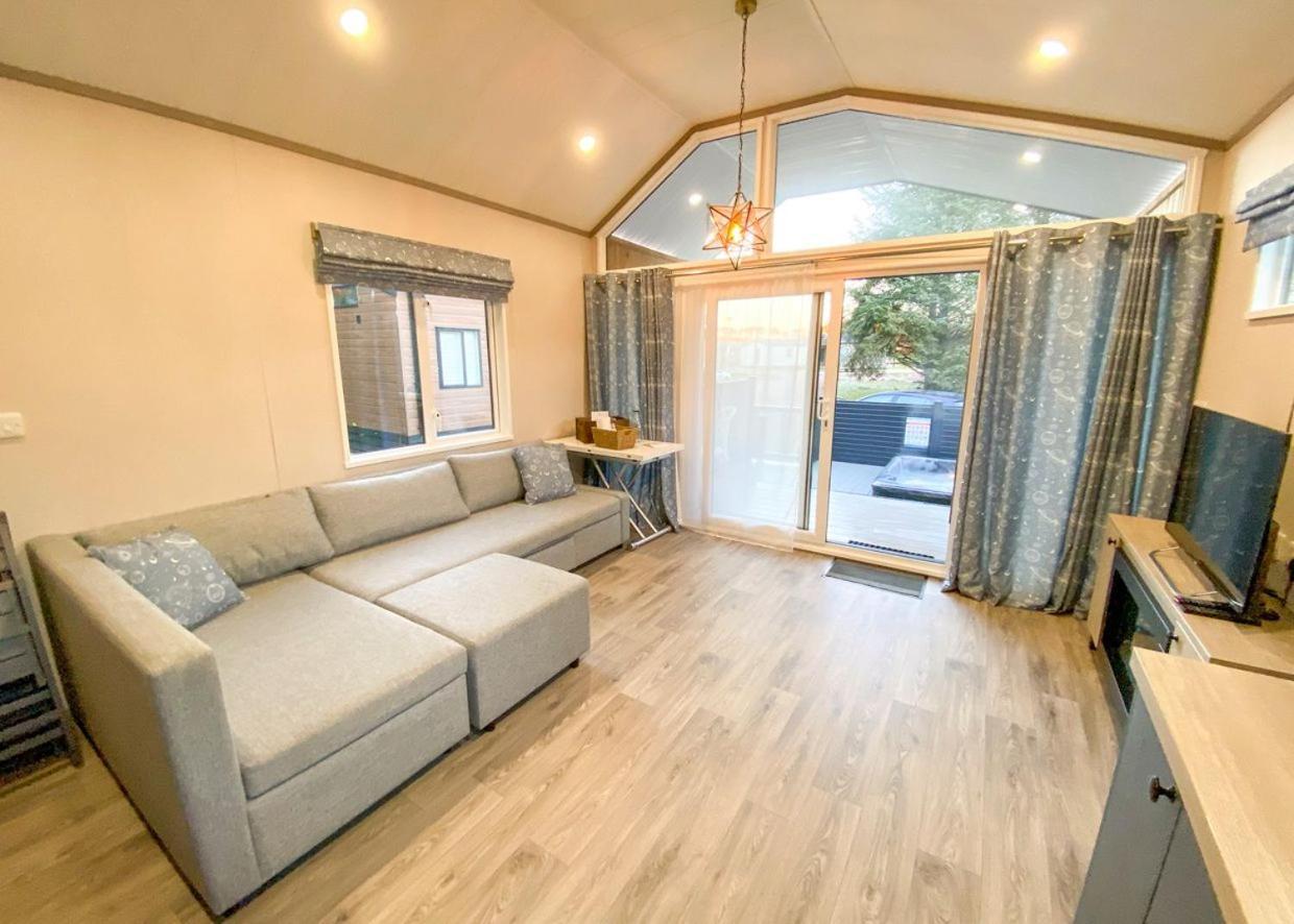Westlands Country Park Hotel Анан Екстериор снимка