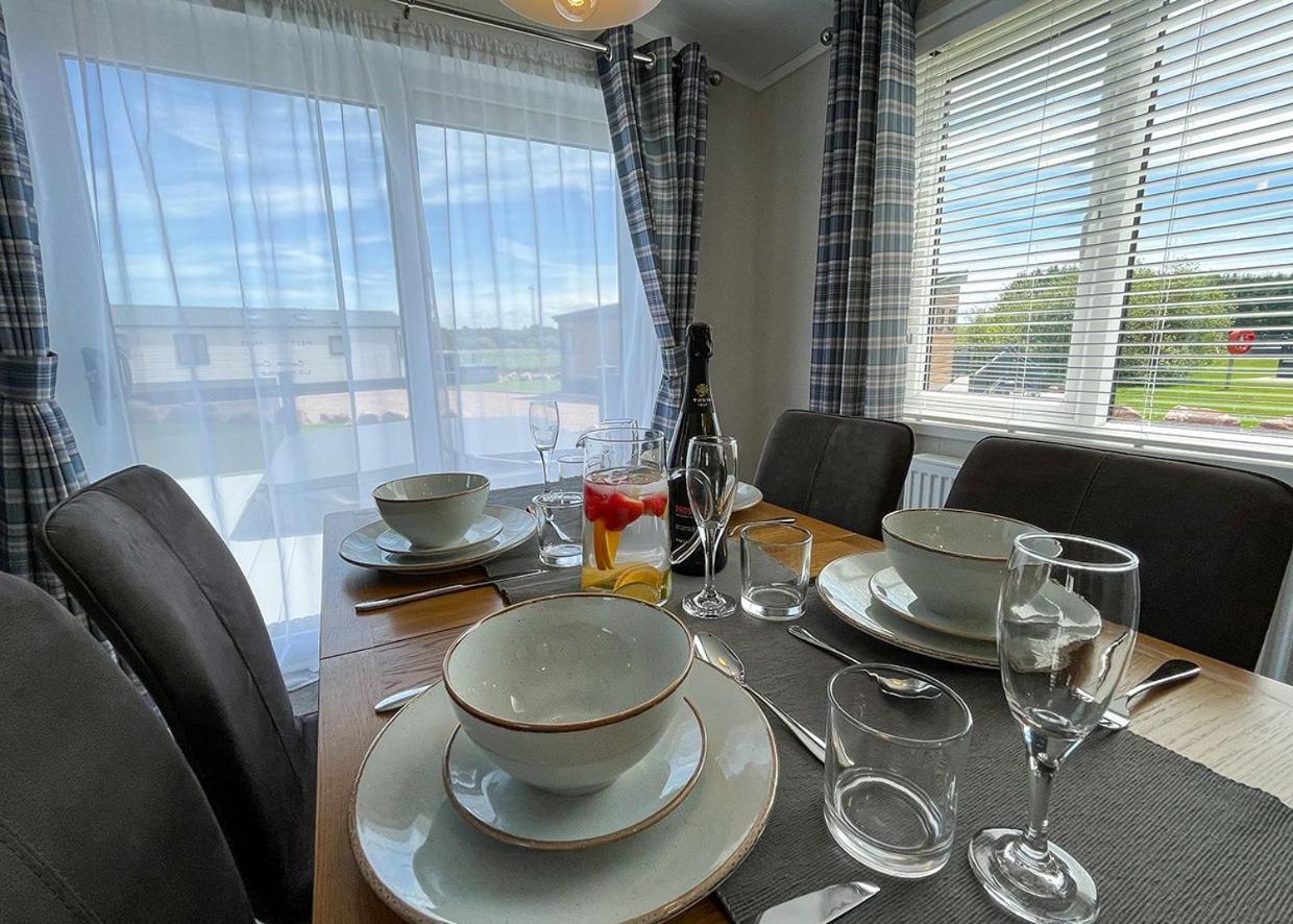 Westlands Country Park Hotel Анан Екстериор снимка